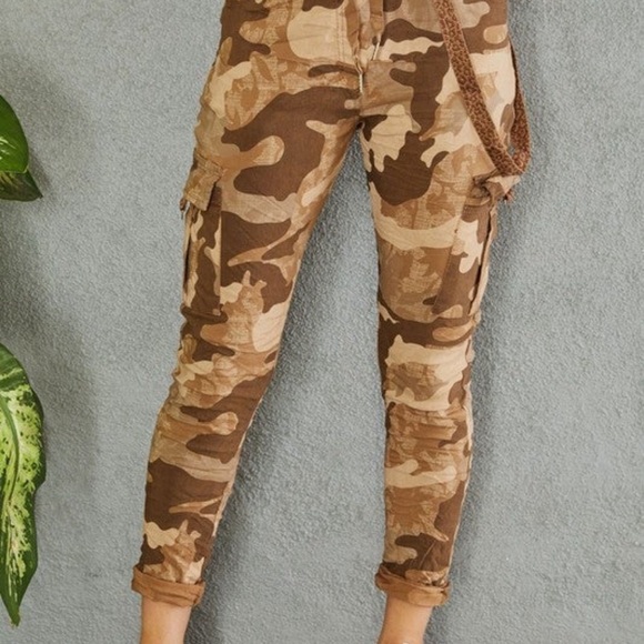 NWT, Venti Italian Brown Camo Joggers with side strap, size M - Picture 1 of 3